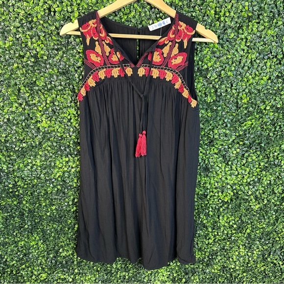 Black shift dress with embroidery nwt - Picture 1 of 9